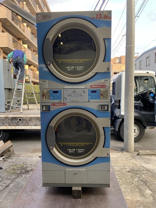 エレクトロラックス　コイン式乾燥機14Ｋg×2段式