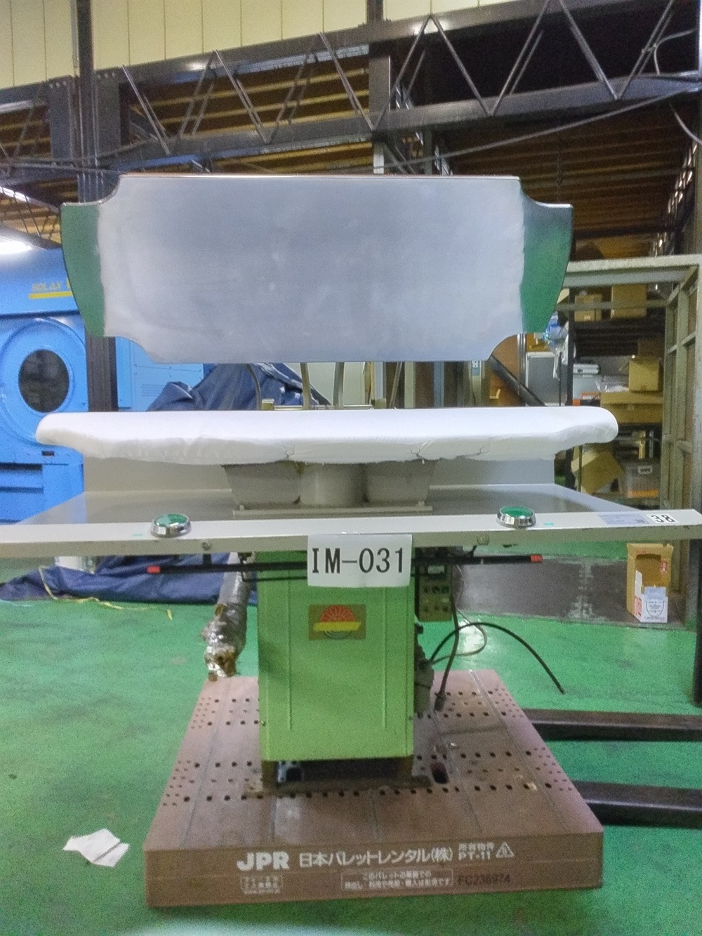 四点胴プレス機